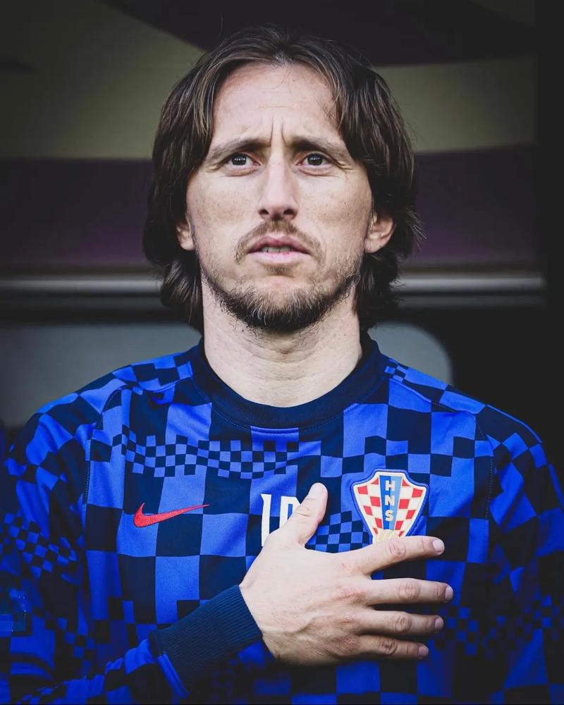 泰森39+5+4&准绝杀恩比德33+5 骑士险胜76人